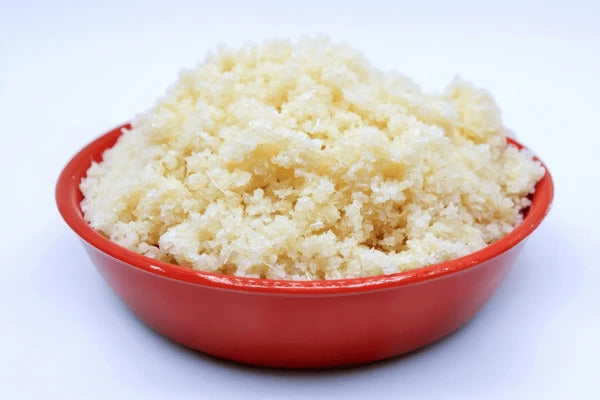 Attiéké chaud - semoule de manioc cuite à la vapeur - vendu en portion de 250g